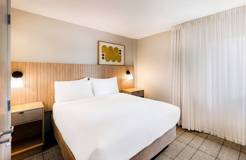 Exchange Place North Hotel | Visit Liberty Science Center! Contemporary Unit! Interactive Exhibits!