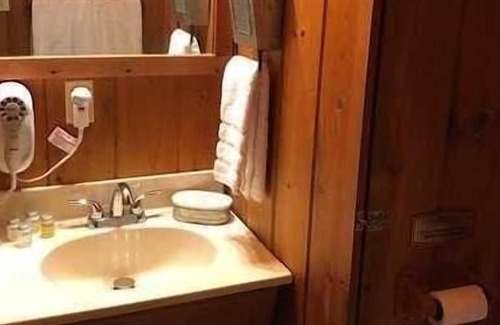 Teresita House | Visit Missouri! Pet-Friendly Cabins, Near Jacks Fork River and Rustiques Antique