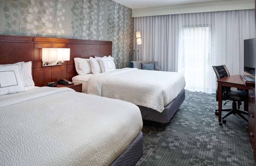 Brookfield House | Visit Mitchell Park Conservatory! 2 Modern Units, Pets Allowed, Indoor Pool!