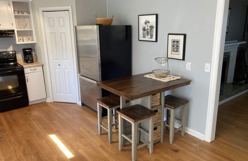 Zion Crossroads House | Visit Monticello, Wineries, UVA: Room for a Crowd