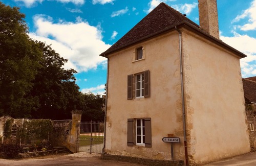 Epaney Cottage | Visit Normandy with family or friends easily thanks to this central place