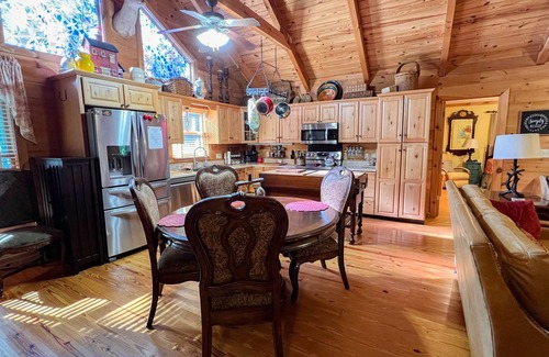Pine Mountain Cabin | Visit Sparkleberry and see Callway's Pumpkins and Fantasy in Lights!