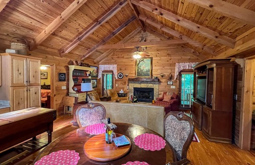 Pine Mountain Cabin | Visit Sparkleberry and see Callway's Pumpkins and Fantasy in Lights!