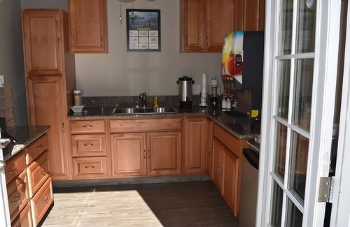 Old Town Hotel | Visit Sunset Cliffs, San Diego! 4 Family-friendly Units w/FREE Breakfast