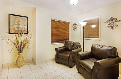 Ashley Oaks Hotel | Visit the Lakeshore Park! Private Kitchen & FREE Parking! Pets Allowed, Gazebo!
