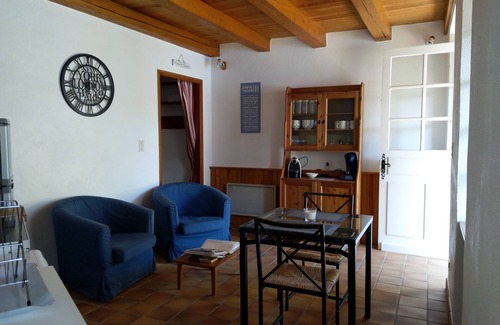 Salon-de-Provence House | Visit the Provence during the late season