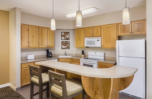 Windsor Resort | Visit the Russian River Valley in style!