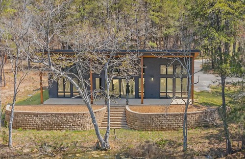 Mentone House | Visit this retreat where luxury meets timeless natural beauty!