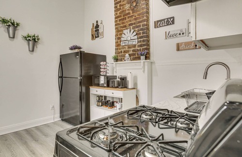 Freret Apartment | Visit Tulane & Loyola: Walkable Paradise in NOLA!