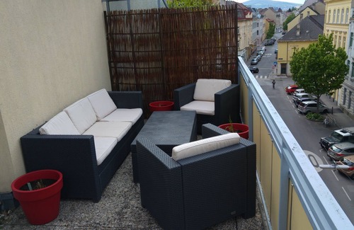 Penzing Apartment | Visit Vienna - Bright Roof Terrace Apartment