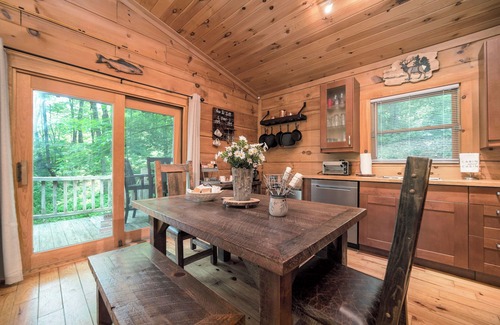Cullowhee Cabin | Visit WCU & Ski Sapphire Valley! Smoky Mtn Cabin