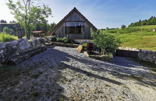 Ivancna Gorica Apartment | Visnja Gora Meadow Hideaway with Terrace - Standard One Bedroom Apartment with Terrace