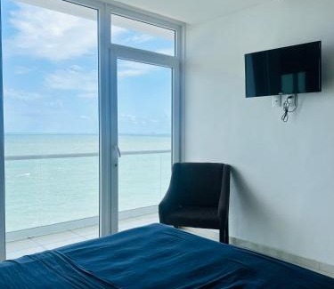 Veracruz Apartment | Vista a Playa con Alberca en Blvd principal frente al Mar 3hab