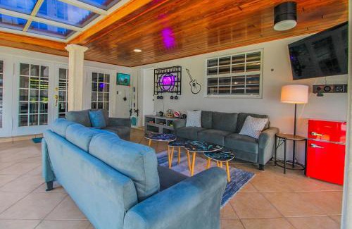 Miami Lakes House | Vista Azul is a Lake house with pool, gym, fishing dock and more!