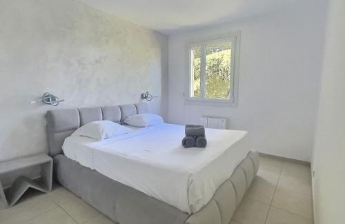 Cassis Apartment | Vista Calanques 6 personnes fibre piscine vu mer