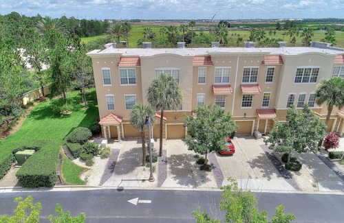 Florida Central Atlantic Coast House | Vista Cay Resort, Next To Universal 821 3 Bedroom Townhouse
