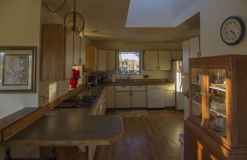 Uniontown House | VISTA: Country Estate, 200+ PERFECT reviews! Views & PRIVACY.Seniors?-YES!