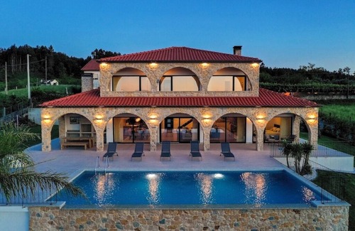 Lavradas House | Vista D'Ouro- Luxury Villa in the mountains