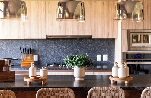 El Calvario House | Vista del Bosque: Luxury Townhouse Near Downtown Valle de Bravo