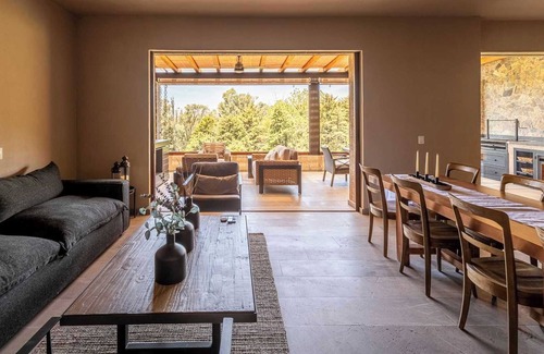 El Calvario House | Vista del Bosque: Luxury Townhouse Near Downtown Valle de Bravo
