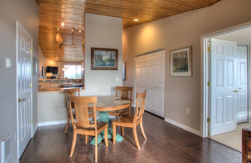 Ocean Shores Condo | Vista Del Mar Beach Condominium - Oyhut Bay Seaside Village