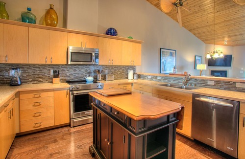 Ocean Shores Condo | Vista Del Mar Beach Condominium - Oyhut Bay Seaside Village