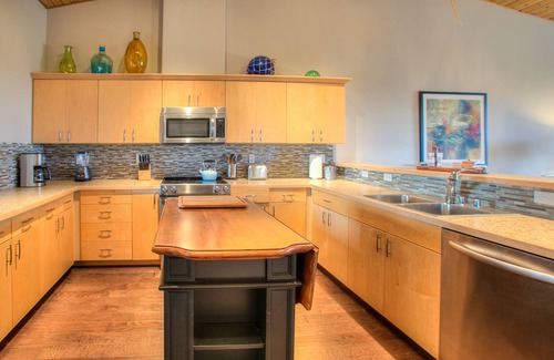 Ocean Shores Condo | Vista Del Mar Beach Condominium - Oyhut Bay Seaside Village