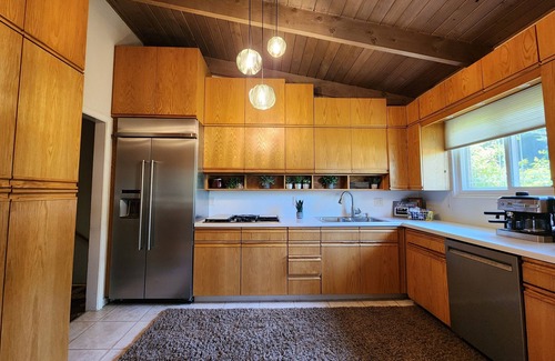 Miller Beach House | Vista Del Vidas sprawling estate with hot tub!