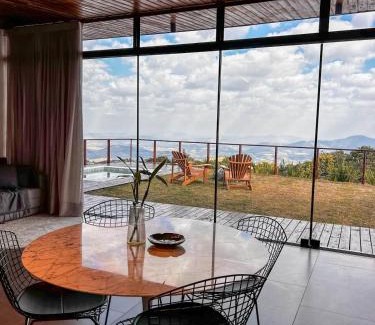 Maria da Fe House | Vista espetacular, piscina e banheira no quarto!
