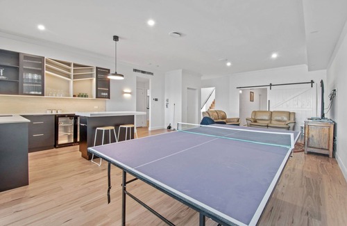 Kooringal House | Vista Heights - Contemporary Entertainer
