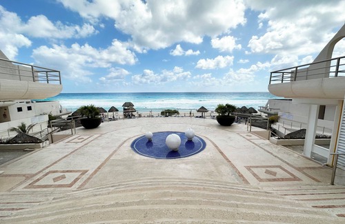 Zona Hotelera Apartment | Vista Increíble, Departamento en Esquina Frente al Mar Caribe