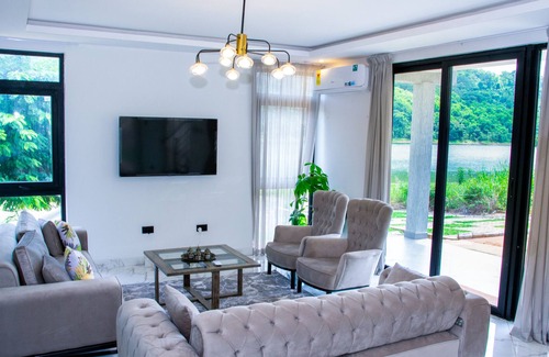 Akosombo Bed & Breakfast | Vista Lakeside Residences