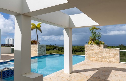 Luquillo Condo | Vista Mar- Beautiful Beach View Apartment!