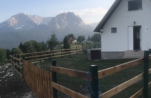 Pitomine House | Vista Pitomine ,planinska kuća u blizini Crnog jezera