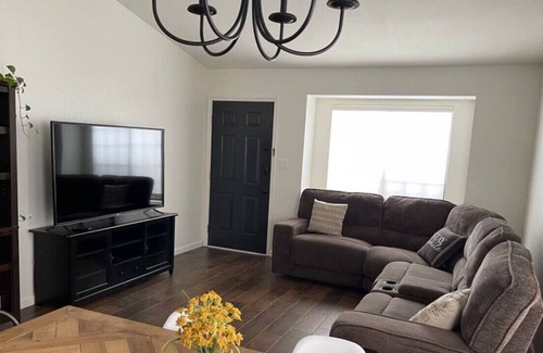 Sierra Vista House | Vista Retreat - Country Club Estates