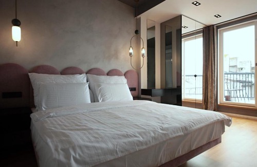 Andel Apartment | Vista Riverside Andel Suites