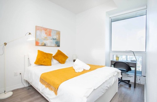 Garden District Hotel | Vista Suites - 2BR - 10 min walk to Eaton Centre