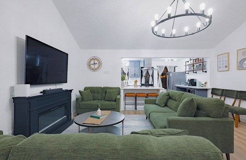 Clodine House | Vista verde villas 4BRs pool/gameroom/gym/southwest/houston