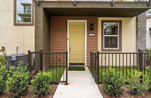 Lake Forest House | Vista Views: 3-Bedroom Family Retreat｜Pool Included｜Flexible Lease Options#41565