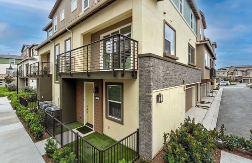 Lake Forest House | Vista Views: 3-Bedroom Family Retreat｜Pool Included｜Flexible Lease Options#41565