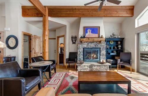 Pinebrook House | Vista Views Pet Friendly