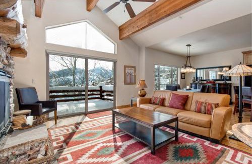 Pinebrook House | Vista Views Pet Friendly