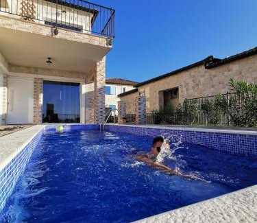 Rtina Apartment | Vista Villas - Lazy Days Apartment Villa N