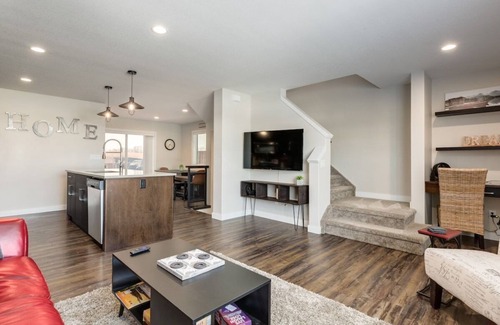 Sylvan Lake House | "Vista with a View" w/Private Gym & Central AC