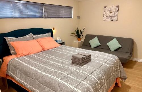 Bathurst Manor House | Vita House near Rogers Stadium and Yorkdale Shopping Center