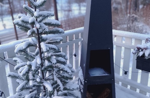 Bromma House | Vita Huset with a view of Lake Mälaren in Södra Ängby