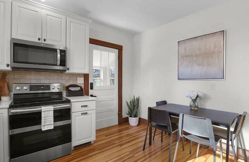 Washington House | Vitality Retreat - 1 block from DT/riverfront/shops/bars