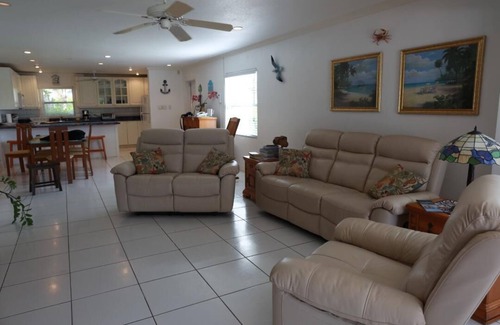 Savannah Condo | Vitamin Sea - Beachfront and ground floor at Coral Bay
