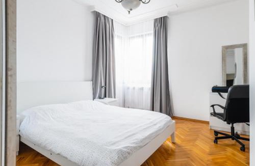 Sofia City Center Apartment | Vitosha Str 2BD White & Blue Apt by Flat Mаnager