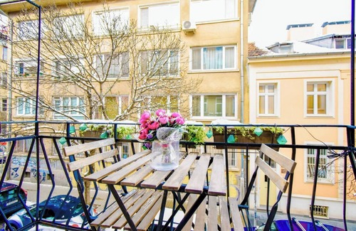 Sofia City Center Apartment | Vitoshka Area - 2BR - Smart TV - Kitchen - Metro